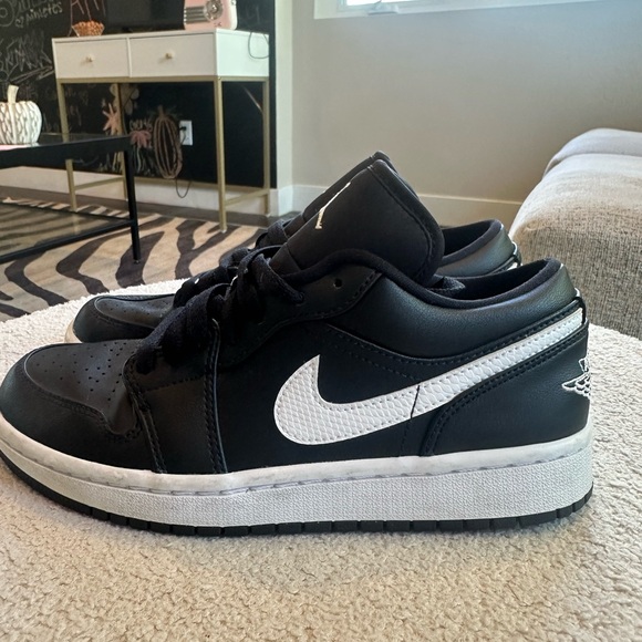 Women’s Jordan 1 Lows - Picture 1 of 5